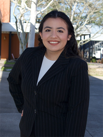 Head and shoulders photo of Abrianna Mullin outdoors